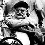 Hemingway con occhiali scuri