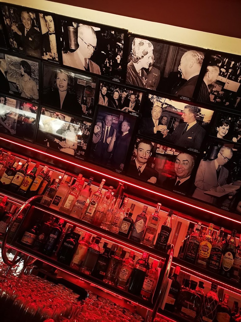fotografie all'interno del museo Chicote