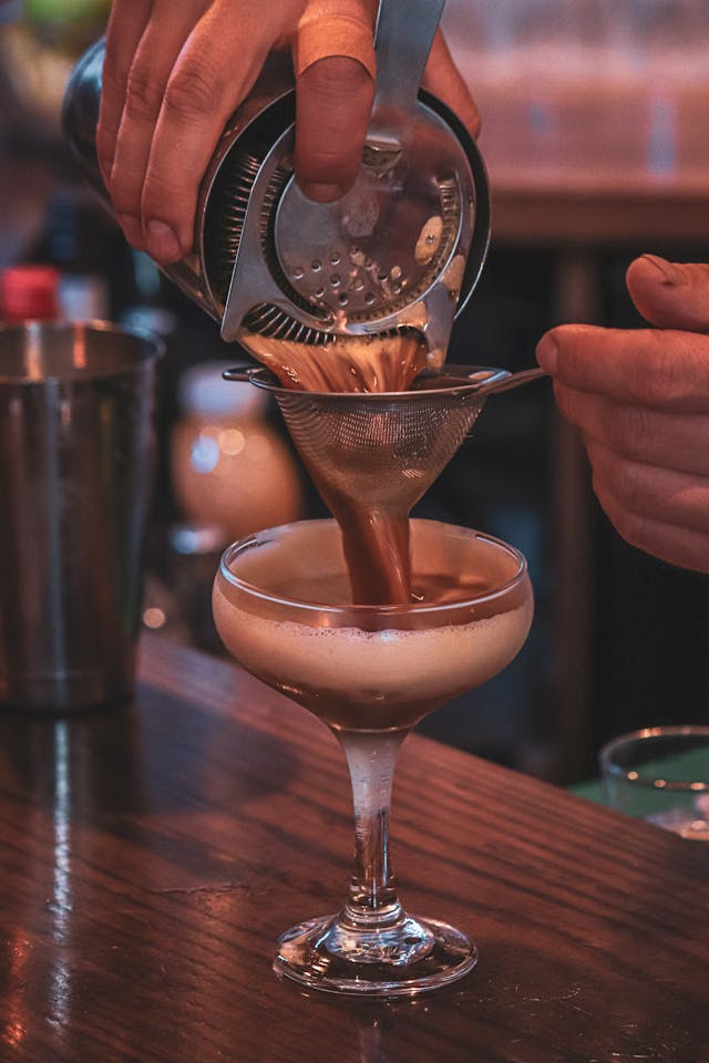 preparazione dell'espresso martini