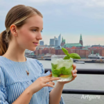 ragazza con Gin Basil Smash ad Amburgo